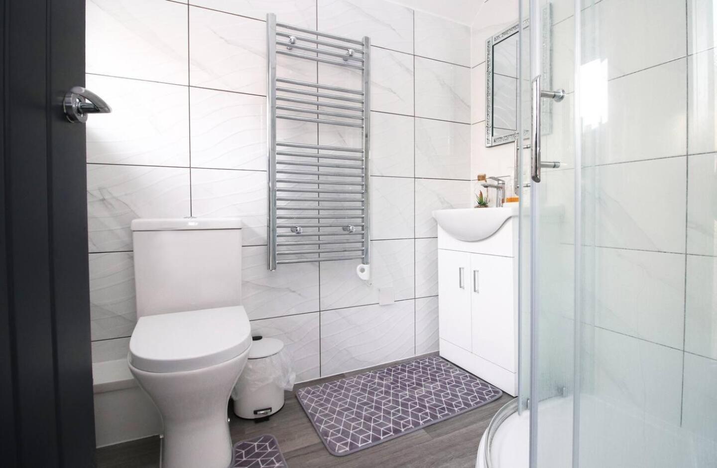 קארדיף Modern Guesthouse, Fast Wi-Fi, Street Free Parking, Central, Fully Equipped מראה חיצוני תמונה