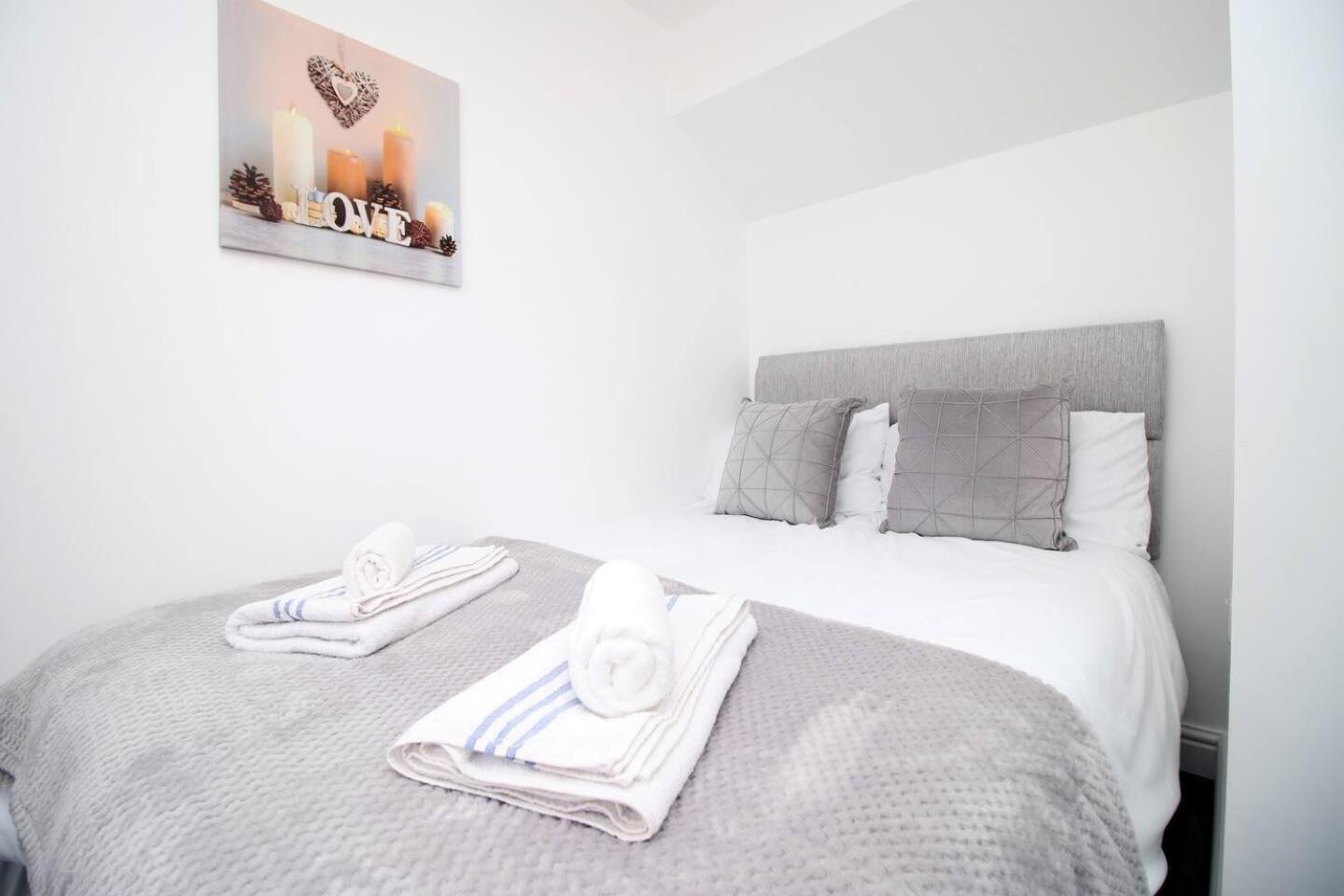 קארדיף Modern Guesthouse, Fast Wi-Fi, Street Free Parking, Central, Fully Equipped מראה חיצוני תמונה
