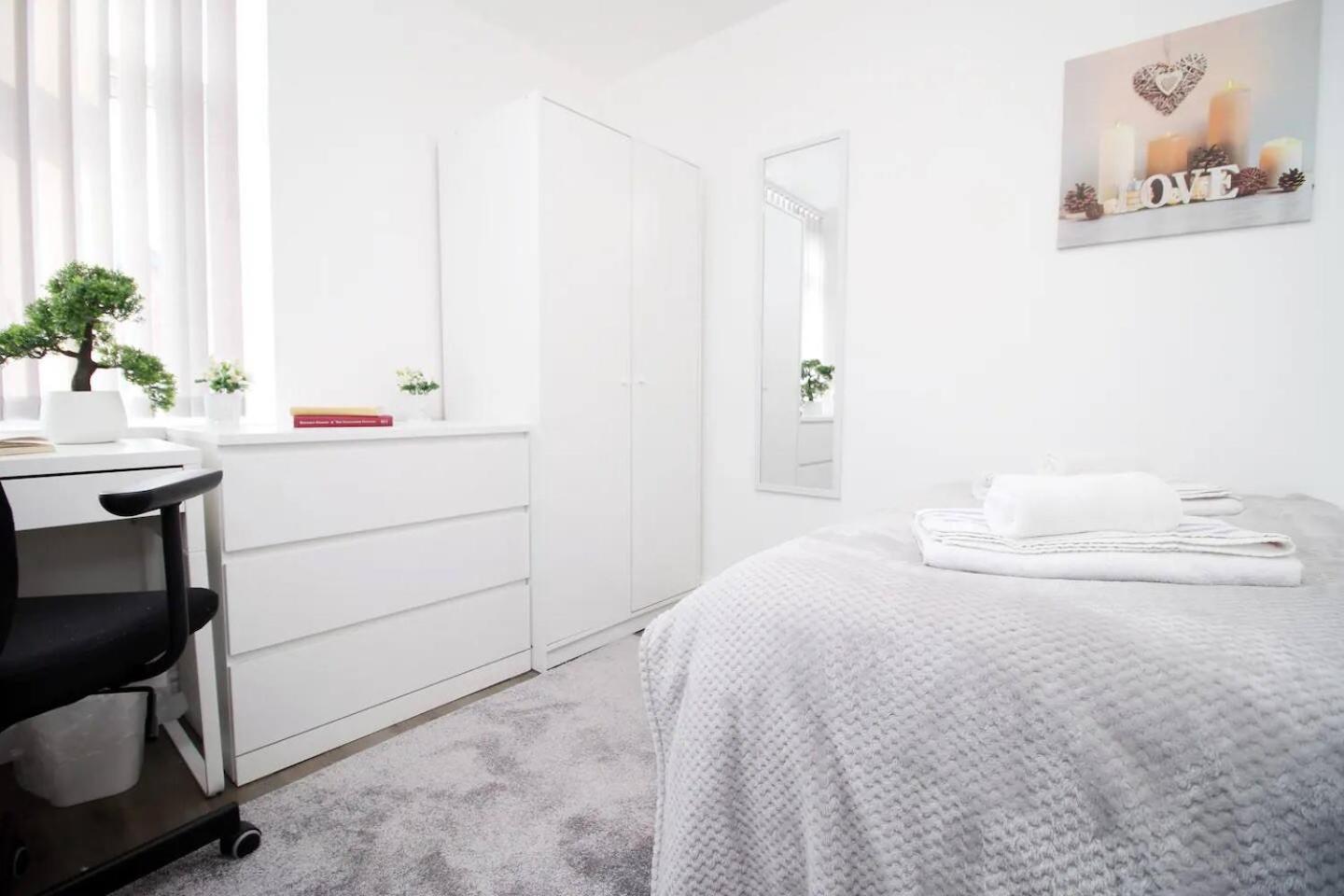 קארדיף Modern Guesthouse, Fast Wi-Fi, Street Free Parking, Central, Fully Equipped מראה חיצוני תמונה