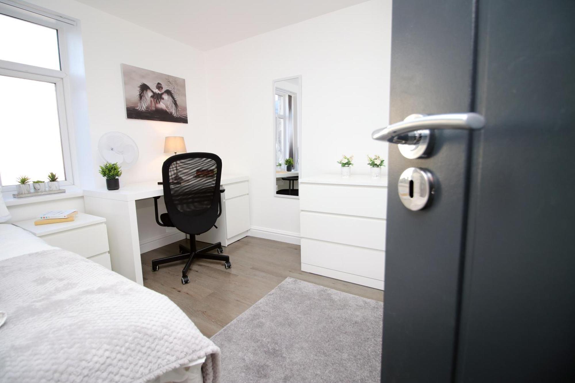 קארדיף Modern Guesthouse, Fast Wi-Fi, Street Free Parking, Central, Fully Equipped מראה חיצוני תמונה