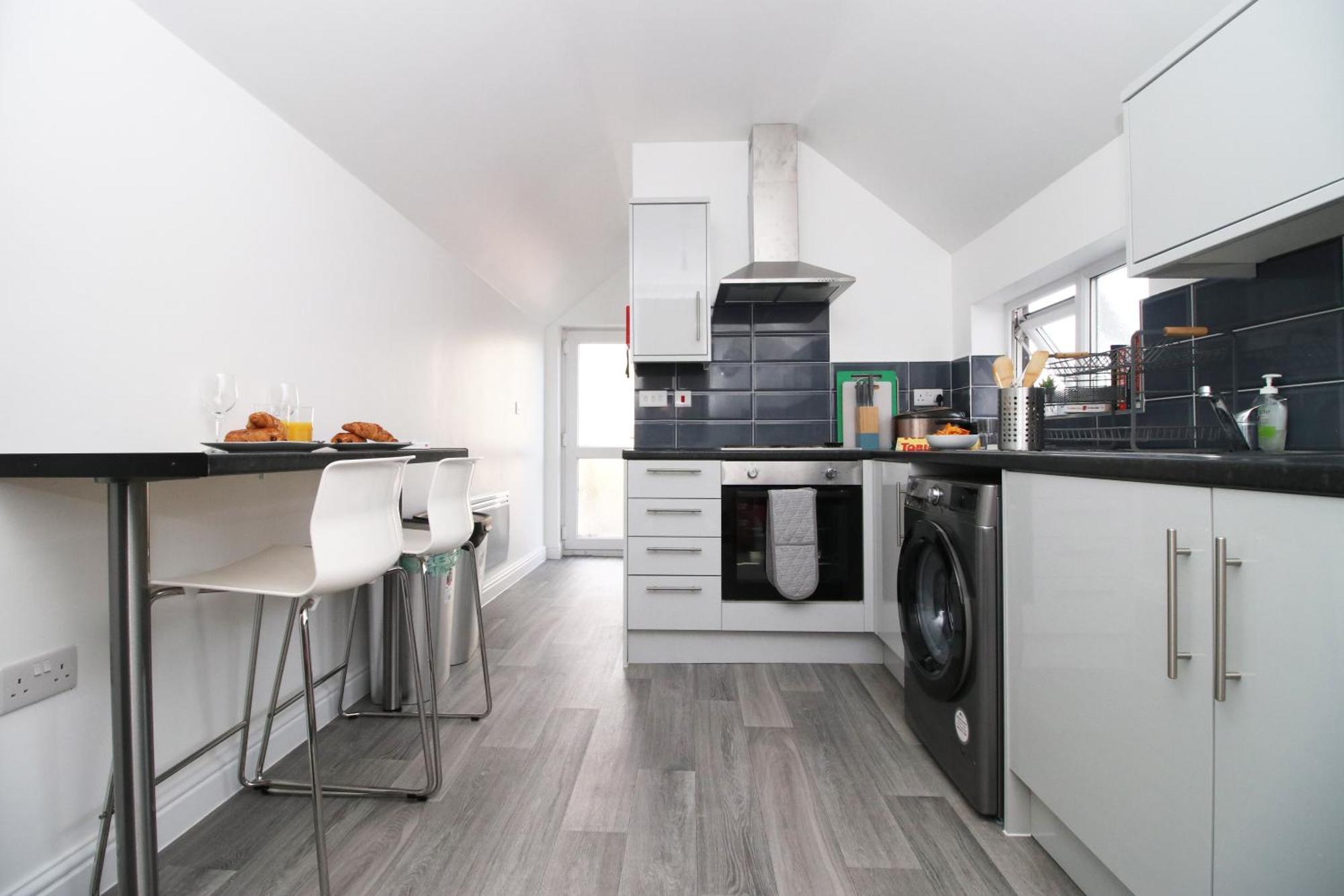 קארדיף Modern Guesthouse, Fast Wi-Fi, Street Free Parking, Central, Fully Equipped מראה חיצוני תמונה